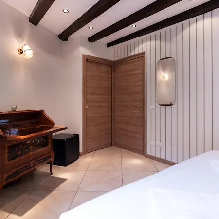 Guest house Da Pardis Via Broseta 3*